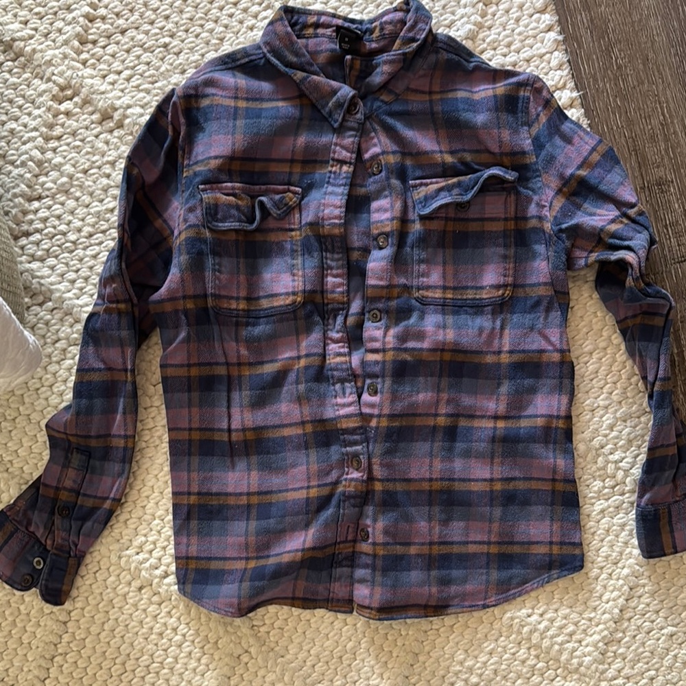 Patagonia women’s Blue and Pink Plaid Shirt